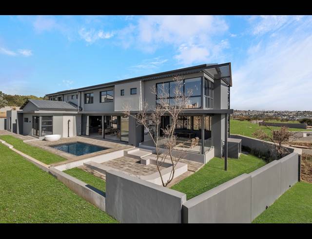 5 BEDROOM HOUSE FOR SALE IN HELDERFONTEIN ESTATE